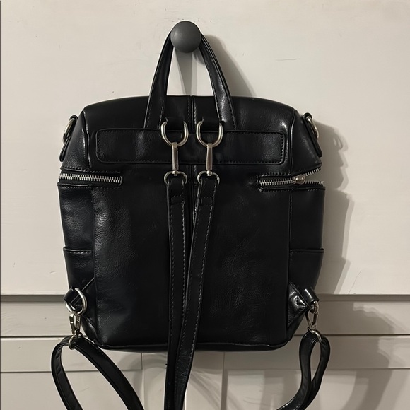 LA Express Black faux Leather Bag with Silver Accents - Picture 4 of 7